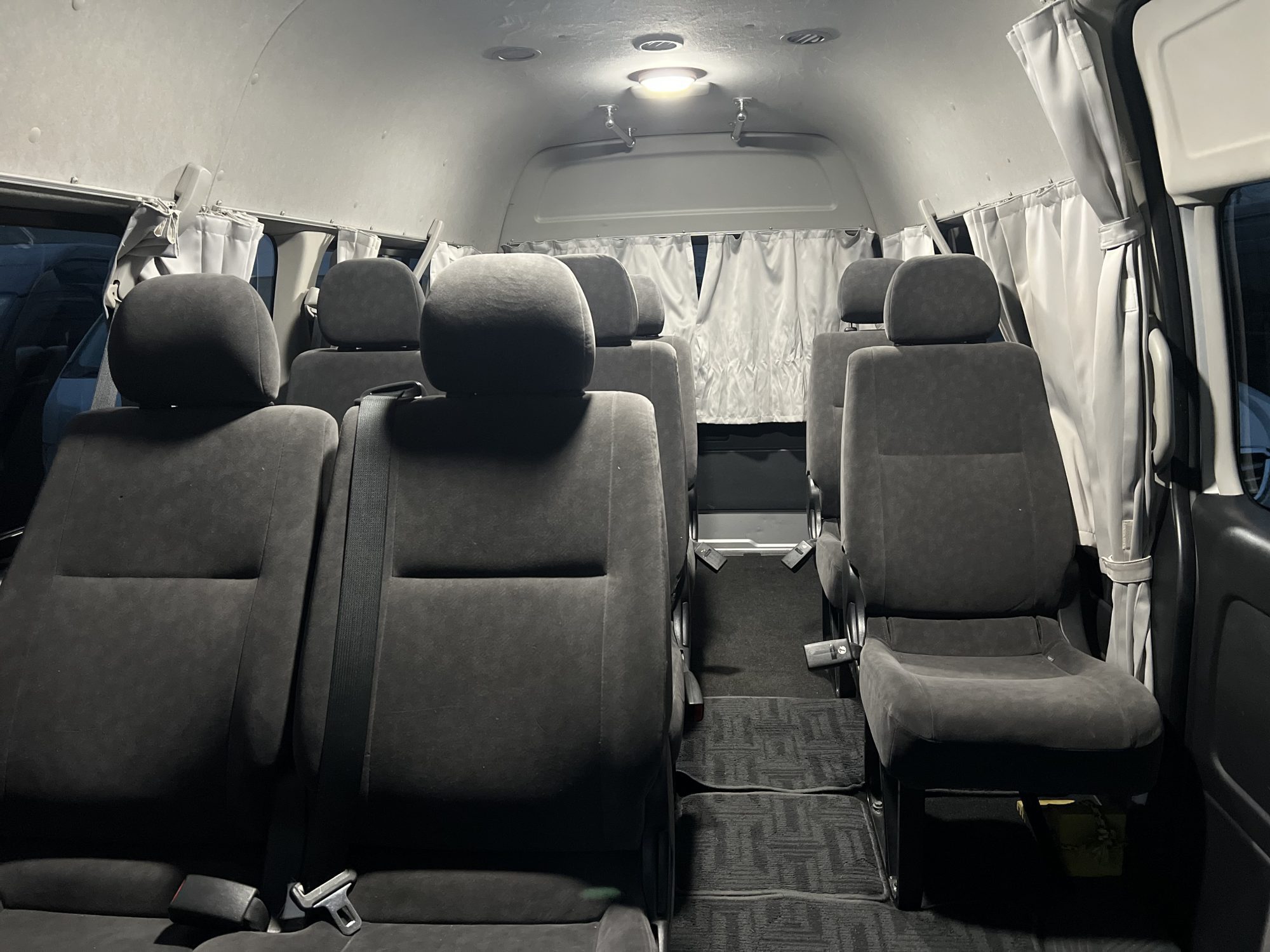 ハイエースグランドキャビン（売れてるのはコレ】人も荷物もデッカく  